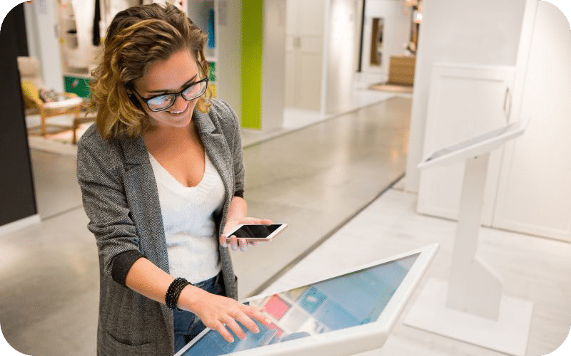 Woman uses the self-service kiosk in the store