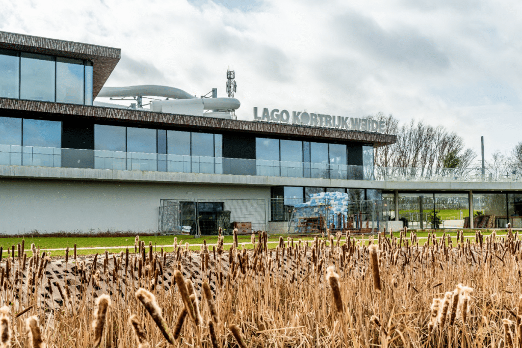 Stad kortrijk lago zwembad weide